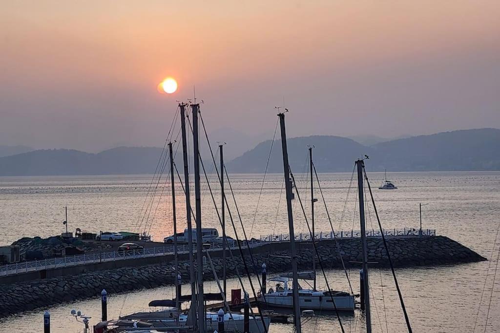 The Castle Ocean Suite Yeosu Exterior foto