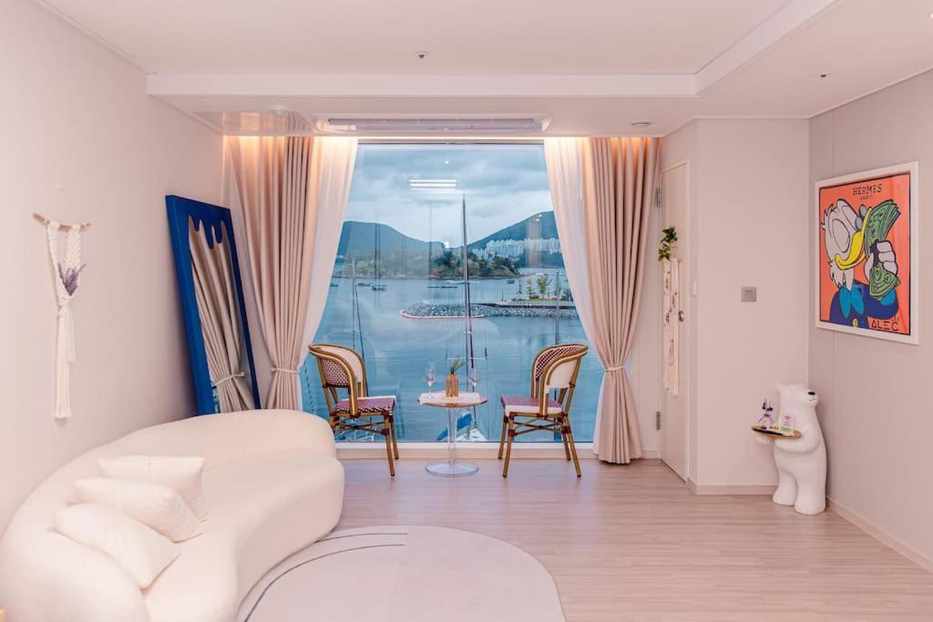 The Castle Ocean Suite Yeosu Exterior foto